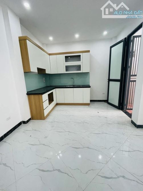 Bán nhà Ngũ Hiệp hàng xóm Vũ Lăng gần 80m xây mới 4 tầng nhỉnh 5 đồng có sân để xe - 1