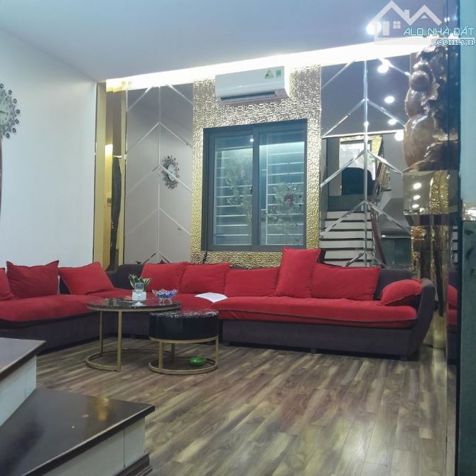NHÀ PHÂN LÔ-Ô TÔ CHẠY QUANH NHÀ-KINH DOANH-3 BƯỚC RA PHỐ NGUYỄN CHÍ THANH-41M2-5 TẦNG-18 T - 1