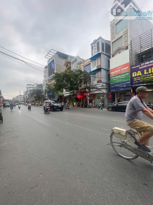 Bán nhà mặt đường Trần Nguyên Hãn - DT 110m - Mt 6m - giá bán 18,1 tỷ - 1