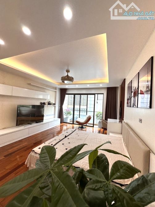 PHÂN LÔ - OTO VÀO NHÀ  - THANG MÁY XỊN -  THÔNG KHẮP NGẢ - 3 MẶT THOÁNG - MẶT TIỀN ĐẸP . - 1