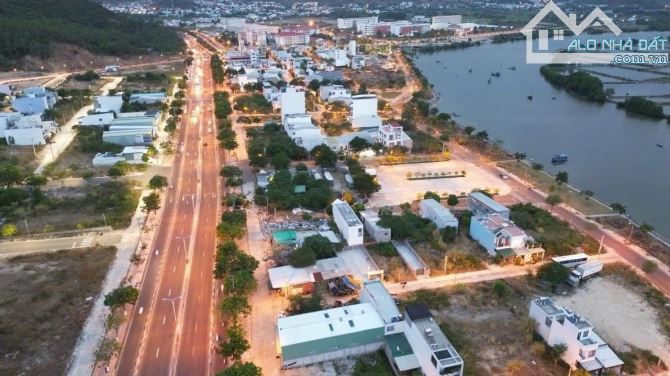 Bán nhà 2 mặt tiền, xây thô 5 tầng, khu tái định cư Hòn Rớ 2 , gần các trường học - 1
