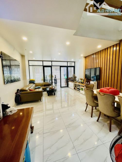 BÁN NHÀ 5 TẦNG - NGANG 5.2M - ĐỐI DIỆN HENIKEN Q12 - ĐƯỜNG 8M - 1