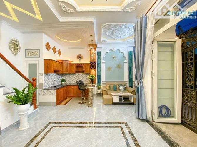 NHÀ TRỆT HAI LẦU PHONG CÁCH TÂN CỔ ĐIỂN  TRỤC CHÍNH HẺM 876 TRẦN NAM PHÚ - THÔNG RA ĐƯỜNG - 1