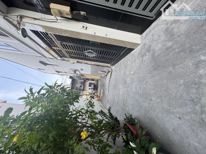 BÁN ĐẤT TẶNG NHÀ C4 - NGANG 4,5m - 58m2 - 6,45Tỷ - 1