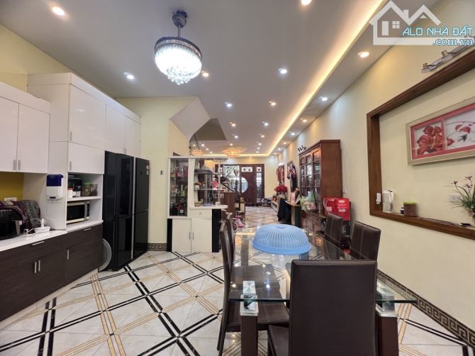 Bán nhà phố Ngô Xuân Quảng, Gia Lâm - 100 m2, MT 5m - Vỉa hè, ô tô tránh - Giá 16.1 tỷ - 1