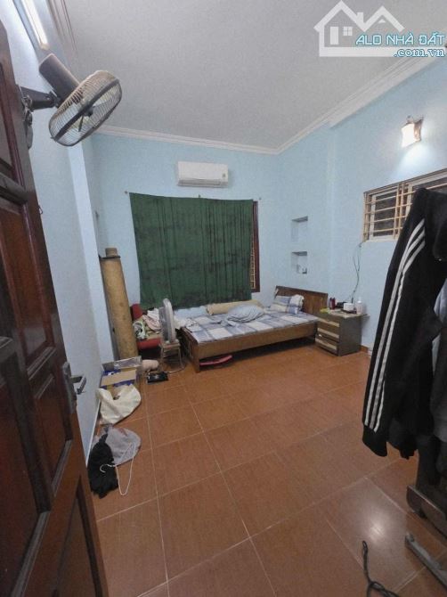 BÁN NHÀ PHỐ CẦU GIẤY 38m2 8.7ty NỞ HẬU - GẦN PHỐ - 3 GÁC VÀO NHÀ - DÂN XÂY CHẮC CHẮN - 12