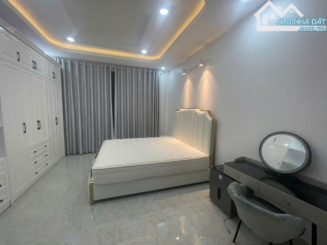 NHÀ 3,5LẦU MỚI HXH ĐƯỜNG NGUYỄN TRỌNG TUYỂN , P15 , QUẬN - PN - 12