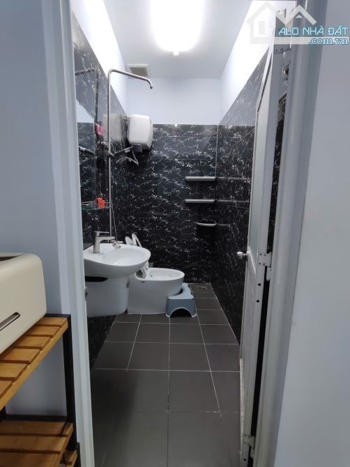 CHÍNH CHỦ CHO THUÊ CĂN CHUNG CƯ 63M2 NGAY NHÀ GA QUỐC NỘI T3 - SB TÂN SƠN NHẤT - 18