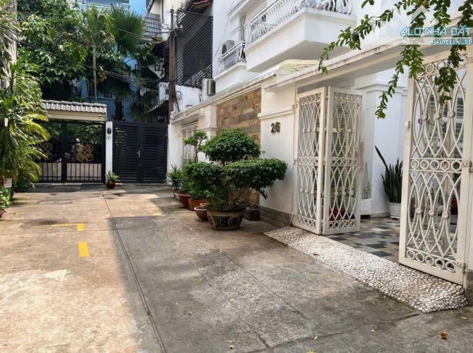 Bán gấp Biệt thự ngay Đinh Tiên Hoàng Quận 1 - Ngang 12,4m 180m2 3 Tầng- Giảm còn 5x Tỷ - 2