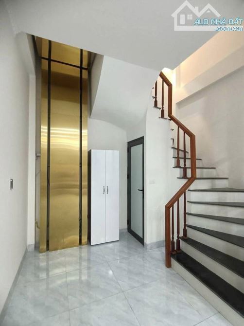 Bán nhà Lô Góc phố Hoàng Mai, 32m, 5 tầng, thang máy, ngay sát Hồ Đến Lừ, Trương Định. - 2