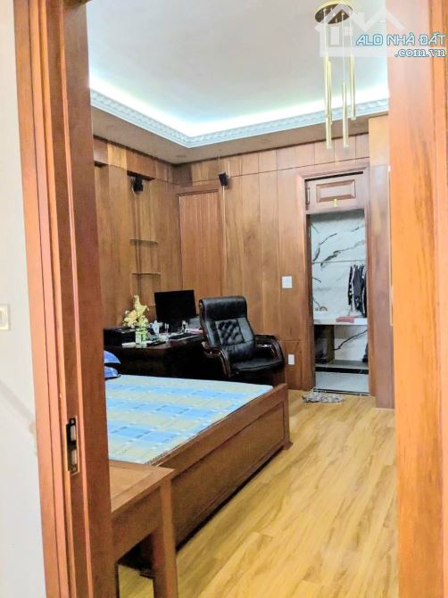 Bán nhà phường 15 Tân Bình, Phạm Văn Bạch, gần 80m, ngang 6m, ô tô vô nhà, 8.xx tỷ - 2