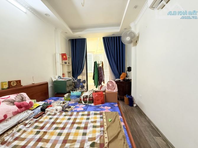 Bán nhà 4 tầng gần 40m2  Ủy Ban huyện Thanh Trì gần CHỈ 5.x tỷ - 2