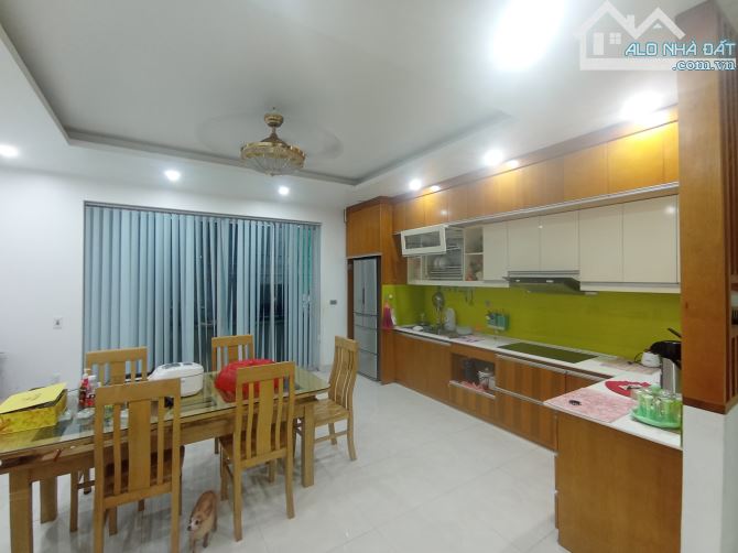 Bán nhà 5 tầng mặt đường Nguyễn Công Trứ kdt Hòa Vượng - 2
