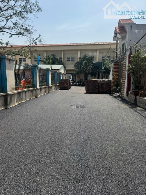 BÁN SIÊU PHẨM ĐỐI DIỆN TRƯỜNG MẦM NON Văn môn - Yên Phong - Bắc Ninh. Giá 2.98 tỷ - 2