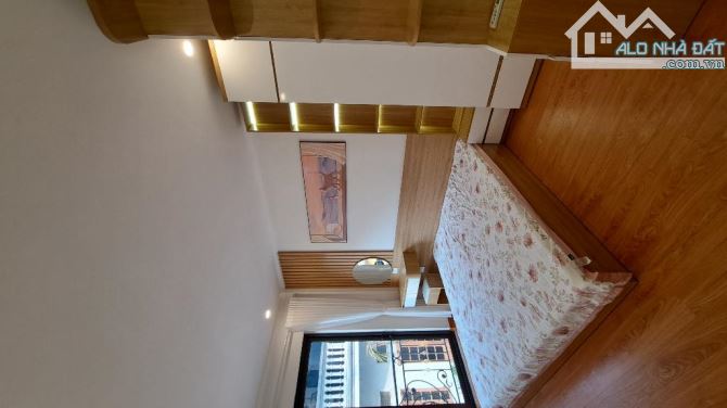 Chú e nhờ Bán căn Nhà 5 tầng Giang Biên, ô tô đỗ cổng, 31m, MT 3.6m, nhỉnh 5 tỷ - 2