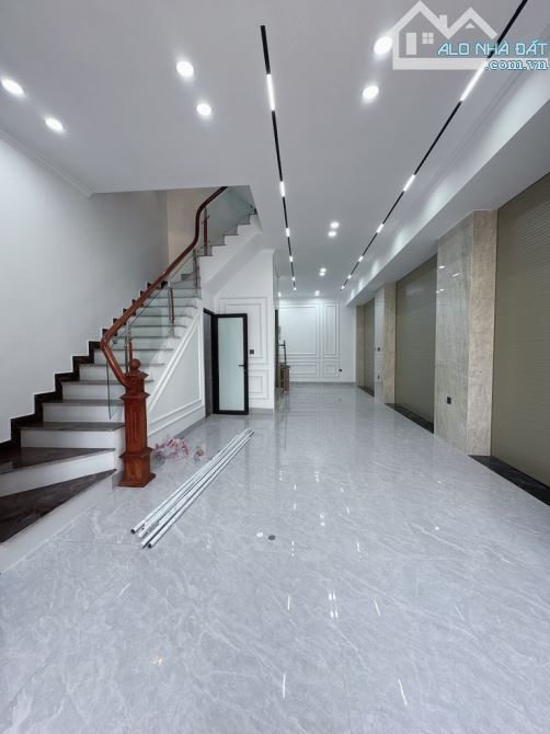 Bán nhà Ngọc Thụy, Mới kính kong, vừa ở vừa kinh doanh, thang máy, 65M2 X 5 Tầng x MT 6M - 2