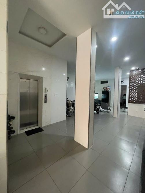 Toà nhà văn phòng 800m2 sàn. Thiết kế hiện đại. Trung tâm quận Tân Phú - 2
