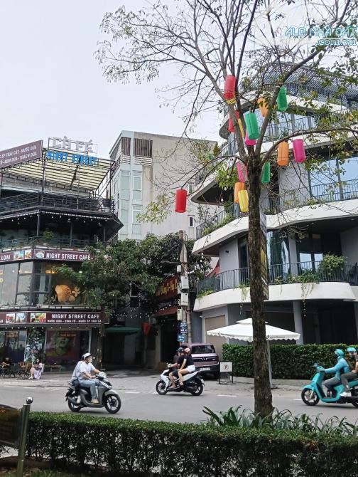 SIÊU PHẨM TRÍCH SÀI - KHÁCH SẠN VỊ TRÍ VÀNG - 20M RA HỒ TÂY - 6 Ô TÔ ĐỂ TRONG NHÀ - 2