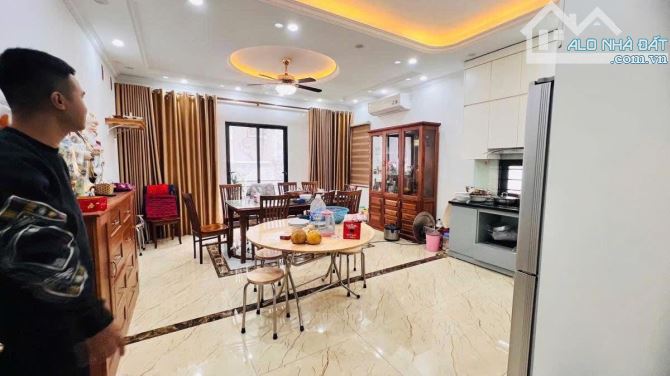 BÁN NHÀ 5 TẦNG THANG MÁY - LÔ GÓC - GARA Ô TÔ PHỐ NGỌC THUỴ. DT: 55M. MT: 5m. Giá 13,5 Tỷ. - 2