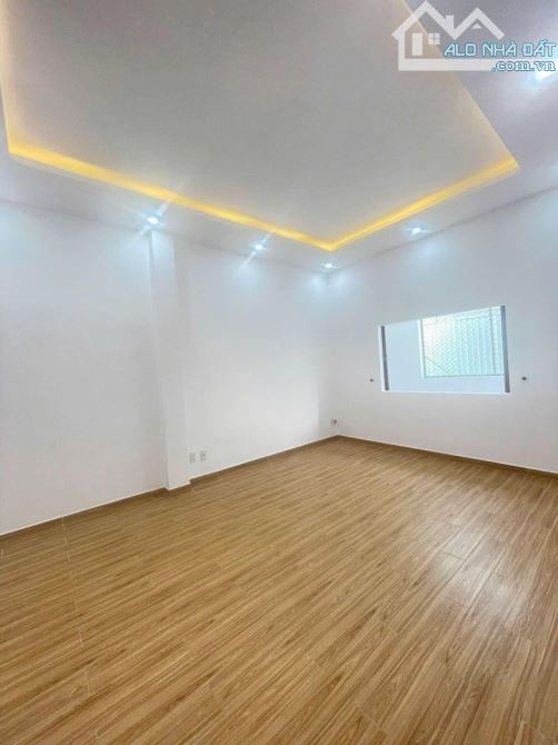🔥 Nhà 2 tầng – Sát biển Nguyễn Tất Thành – Mới toanh đang sửa! 🔥 - 2