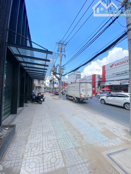 Nhà MT Đinh Bộ Lĩnh 10x10m Trệt.2Lầu.Vỉa hè rộng KD Đa Ngành - 2