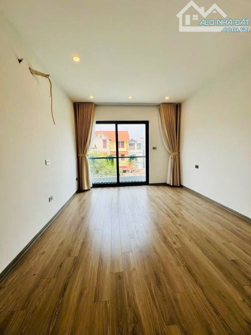 NHÀ PHÚC LỢI 35M 5 TẦNG LÔ GÓC  OTO ĐỖ CỬA - 2