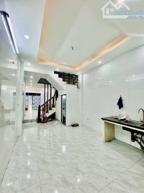 MINH KHAI - Chỉ 8.3 Tỷ – Diện tích rộng 50m² – 3 tầng – Sổ đỏ nở hậu - 2