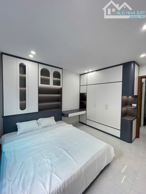 SIÊU HIẾM, bán nhà MỸ ĐÌNH - GẦN Ô TÔ, KINH DOANH, DÂN XÂY. CÓ SÂN ĐỂ XE. Chỉ 6 tỷ. - 2