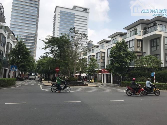 Bán nhà mặt tiền Đường số 7 Khu Hà Đô CENTROSA, P. 12, Quận 10 - Diện tích: 5,5 x 16m. - 2