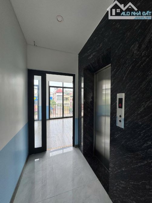 Bán nhà mặt Phố Hồng Tiến 45mx6tầng,thang máy - Vị trí Vip, vỉa hè đá bóng - KD đỉnh - 2