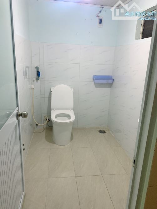 Nhà hẻm xe tải Lạc Long Quân, Trệt 2 Lầu ST, 4PN 3WC, 4x18m, 15 Triệu - 2