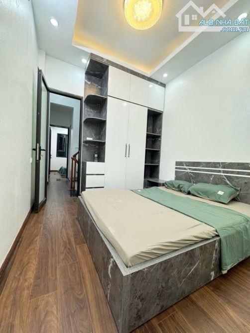 Bán nhà Thanh Nhàn, nhà đẹp full nội thất, ngõ ba gác, thông tứ tung, giá loanh quanh 5 tỷ - 2