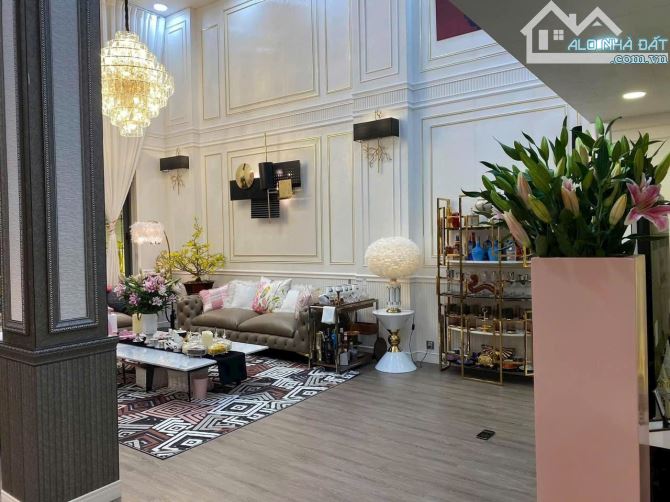 NGỘP LẮM RÔI ! MT Nguyễn Minh Hoàng, 9x17m, 3 tầng, giá giảm từ 45tỷ về chỉ còn 38 tỷ thôi - 2