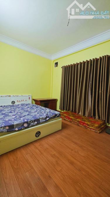 BÁN NHÀ DÂN XÂY, NGÔ GIA TỰ 50M, 4T, MT5,8M TRUNG TÂM QUẬN, NGÕ THÔNG Ô TÔ, RẤT GẦN PHỐ. C - 2
