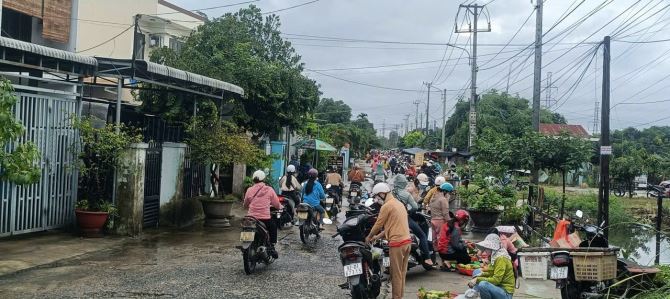 Chính chủ cần bán gấp lô đất kinh doanh buôn bán sầm uất đường 15m trục chính vào KCN Điện - 2