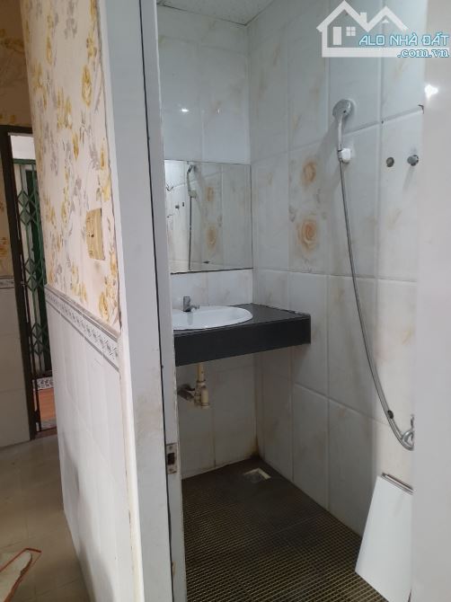 Cần bán chung cư 312 Lạc Long Quân Quận 11 - sổ hồng rồi giá 2,8 tỷ - 2