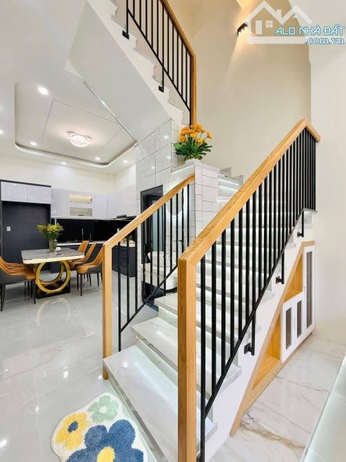 Đi nước ngoài định cư, bán gấp nhà ngay Khuông Việt, Tân Phú. Giá: 2 Tỷ 850 / 52m2. SHR - 2