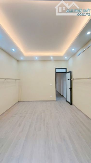 PHÂN LÔ QUÂN ĐỘI HOÀNG VĂN THÁI, Ô TÔ TRÁNH, KD ĐỈNH, GARA Ô TÔ, SỔ VUÔNG ĐẸP, HIẾM. - 2