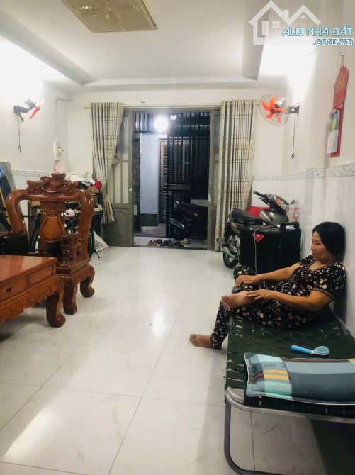 Nhà đẹp 2 tầng BTCT Ni Sư Huỳnh Liên – sổ riêng, nở hậu, gần sân bay - 2