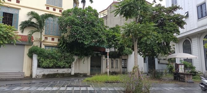 Siêu Hiếm!Bán đất Gia Thượng, view Hồ Ao Lão, DT to, MT rộng, vỉa hè 3 làn xe, xây tòa nhà - 2