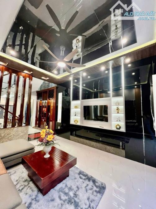 BÁN NHÀ 3 TẦNG MẶT TIỀN ĐƯỜNG 7M5 – KẸP KIỆT THOÁNG MÁT – GẦN BIỂN NGUYỄN TẤT THÀNH - 2