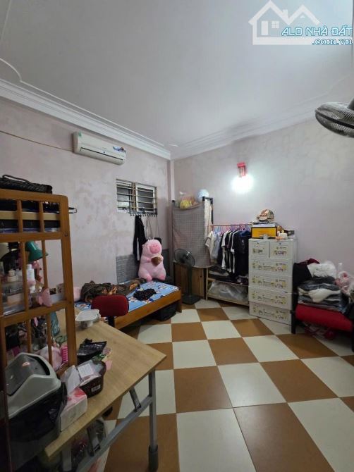 BÁN NHÀ PHỐ CẦU GIẤY 38m2 8.7ty NỞ HẬU - GẦN PHỐ - 3 GÁC VÀO NHÀ - DÂN XÂY CHẮC CHẮN - 2