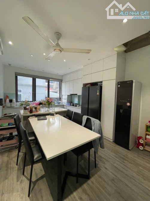 NHÀ ĐẸP ĐÊ LA THÀNH - Có Dòng Tiền - Ở Lại Sướng DT 54m2 7 tầng MT 3.9m Giá 11.9 tỷ - 2