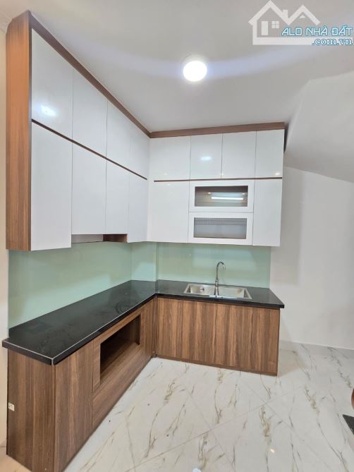 🌟Bán Nhà Đông Thiên, Cạnh Phố, Mới Đẹp, 30m², 5 Tầng, 6.9 tỷ - 2