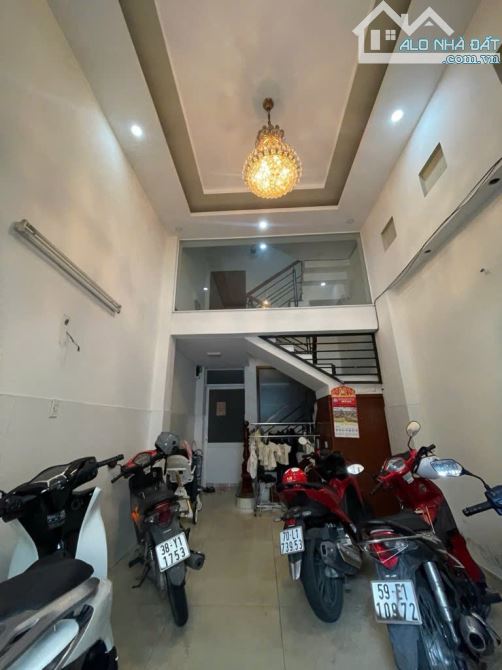 Căn Hộ Dịch Vụ  - 5 Tầng BTCT-  7PN- Khu Vip Sân Bay- Tân Bình- Hxh Tránh- 64m2– Giá 13Tỷ - 2