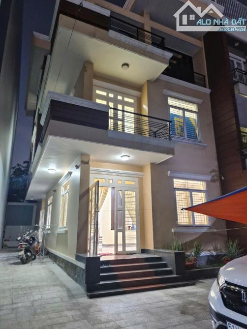 TRUNG TÂM LINH CHIỂU - MT CẠNH ĐH NGÂN HÀNG -234m2 - 3 TẦNG - NGANG 9 - 2