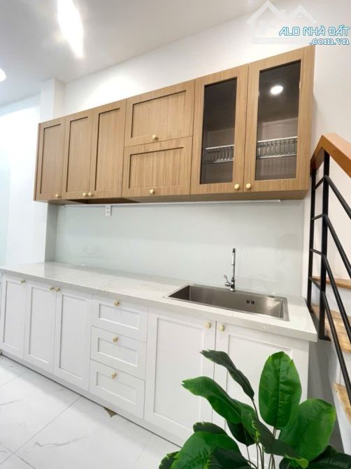 NHÀ MỚI ĐẸP ĐINH TIÊN HOÀNG - VỊ TRÍ GIÁP QUẬN 1 - 32M2 - 3 TẦNG - GIÁ 4.45 TỶ - 2
