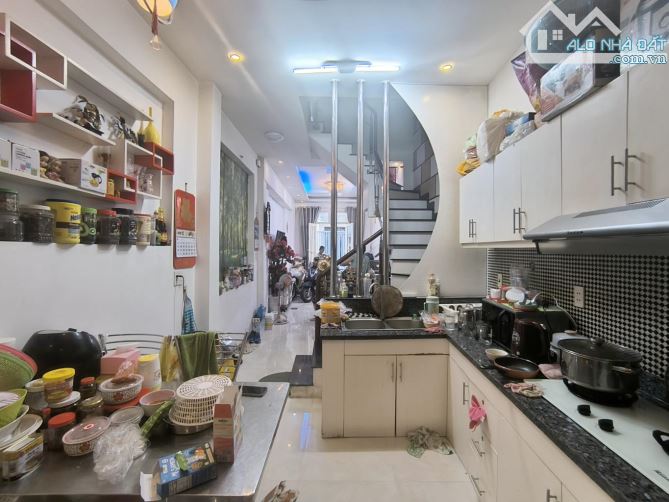 KHU VIP HUỲNH VĂN BÁNH, SÁT MẶT TIỀN 48M2, 4 TẦNG BTCT, 4PN KHÉP KÍN, NHỈNH 7 TỶ, - 2