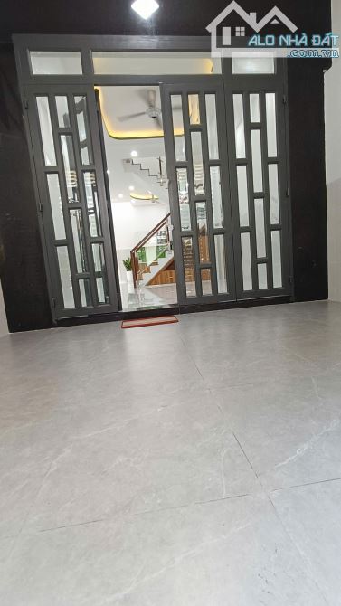 GẦN CHỢ BÌNH LONG - NGUYỄN SƠN NHÀ ĐẸP 3 TẦNG ĐÚC NGUYÊN KHỐI CHỈ 6TỶ - 2