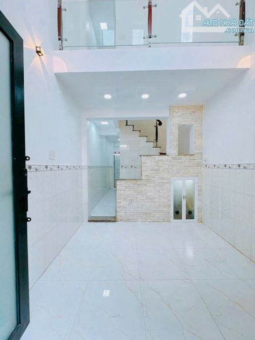 ‼️ Đường Bến Vân Đồn cực xịn ở Quận 4 , kế bên Quận 1 , mà hẻm trước nhà rộng 4 mét nữa ‼️ - 2